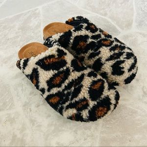 NWOT SODA fuzzy leopard print flat slip on slides girls shoes size 12 & 3